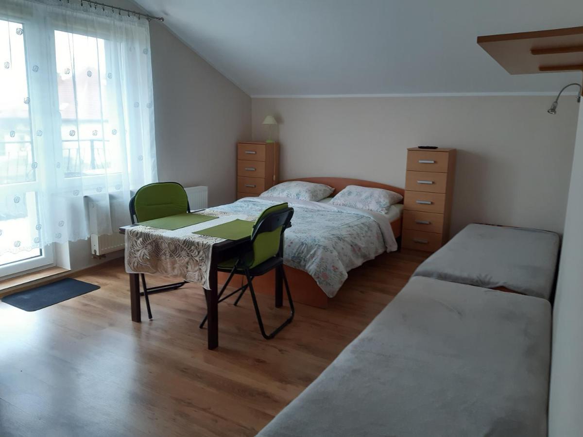 Pokoje Goscinne Augustyna Łeba Esterno foto