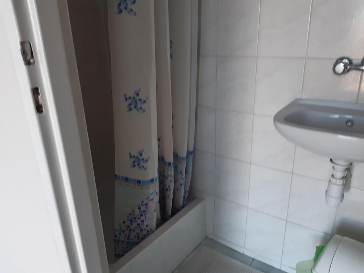 Pokoje Goscinne Augustyna Łeba Esterno foto