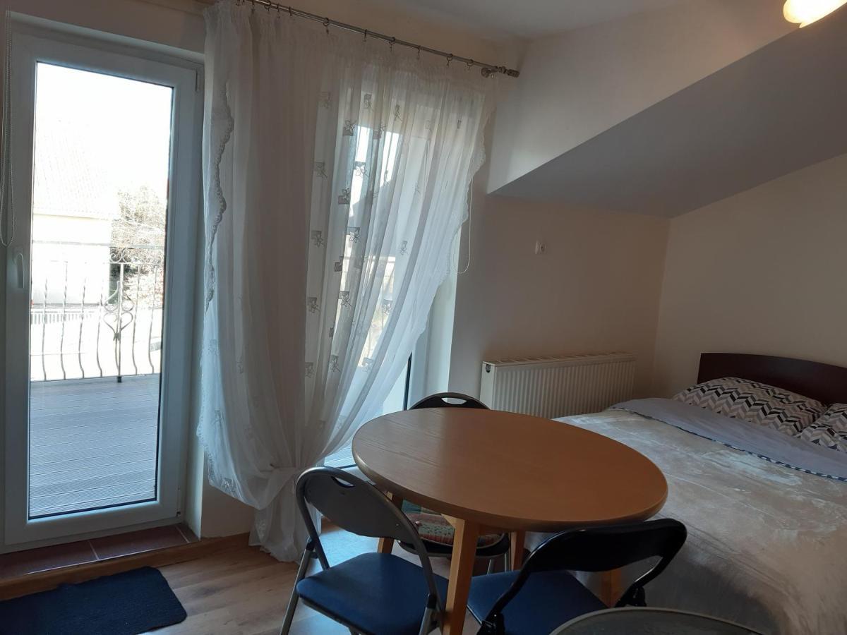 Pokoje Goscinne Augustyna Łeba Esterno foto