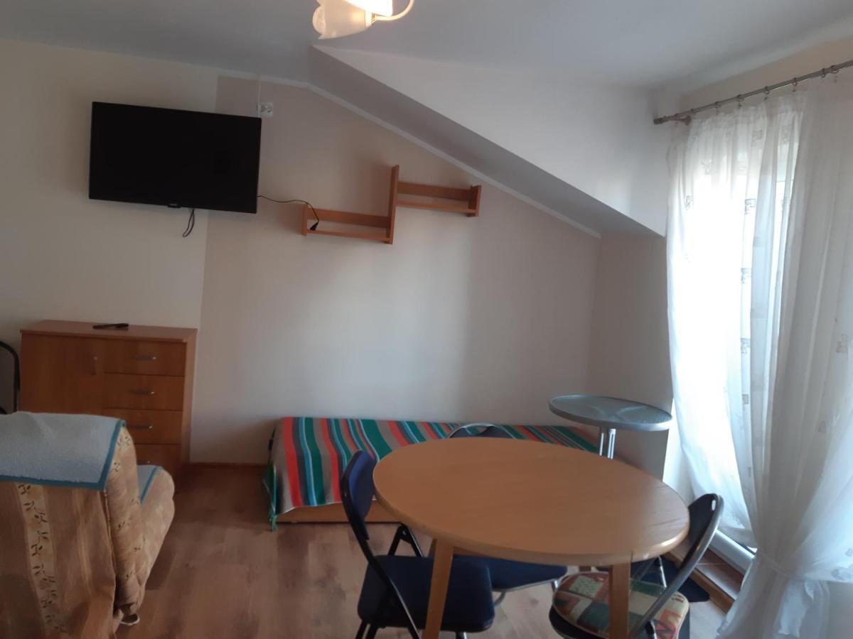 Pokoje Goscinne Augustyna Łeba Esterno foto