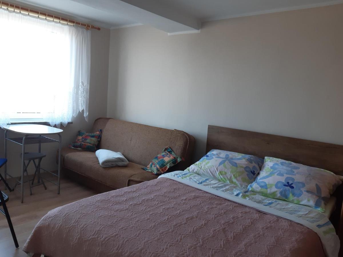 Pokoje Goscinne Augustyna Łeba Esterno foto